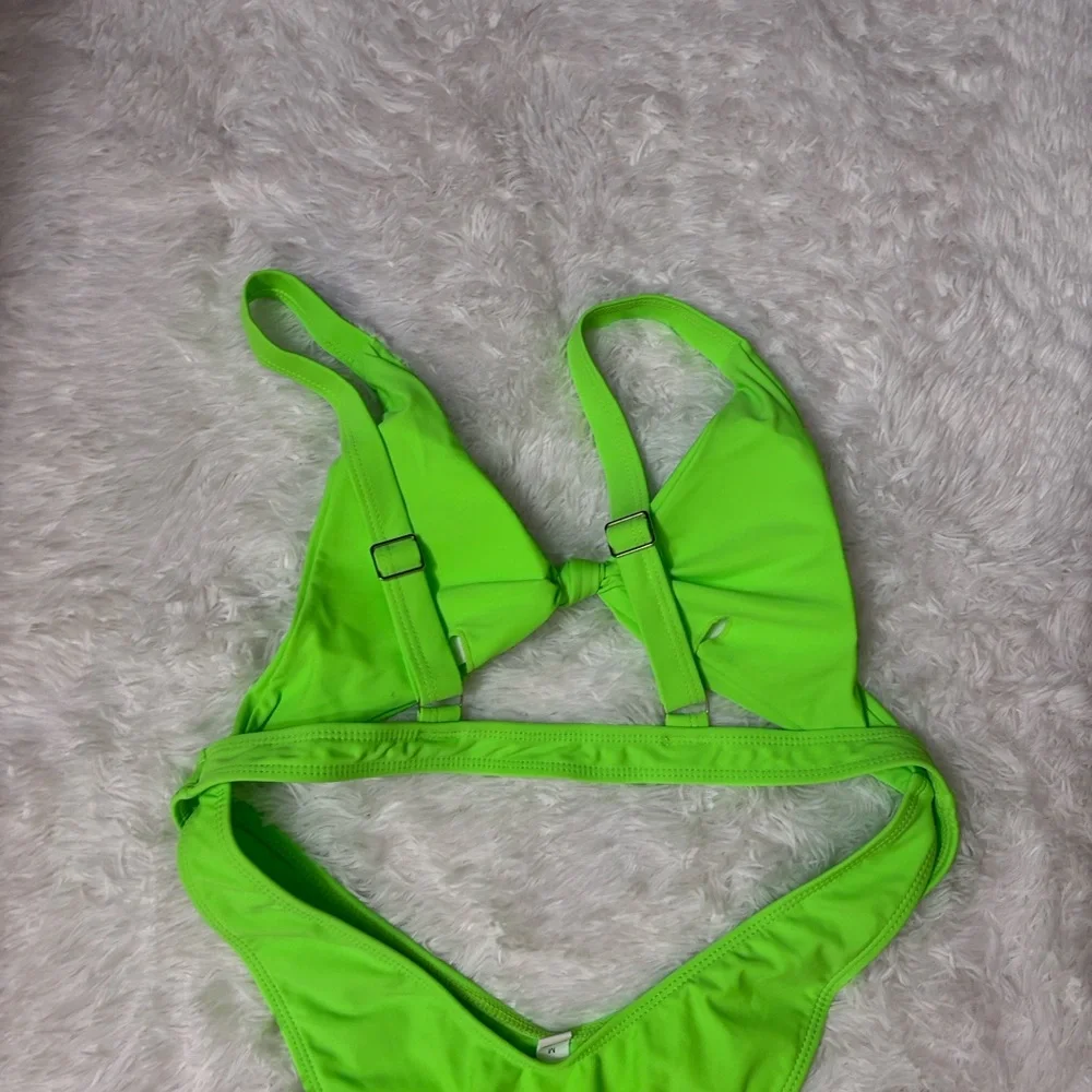 NWOT Bright Neon Green One Piece Cut Out Twist Front High Cut Cheeky Swimsuit M